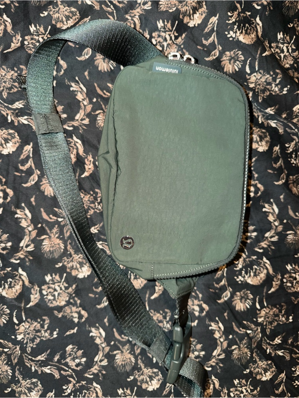 lululemon Everywhere Belt Bag in Grey Sage